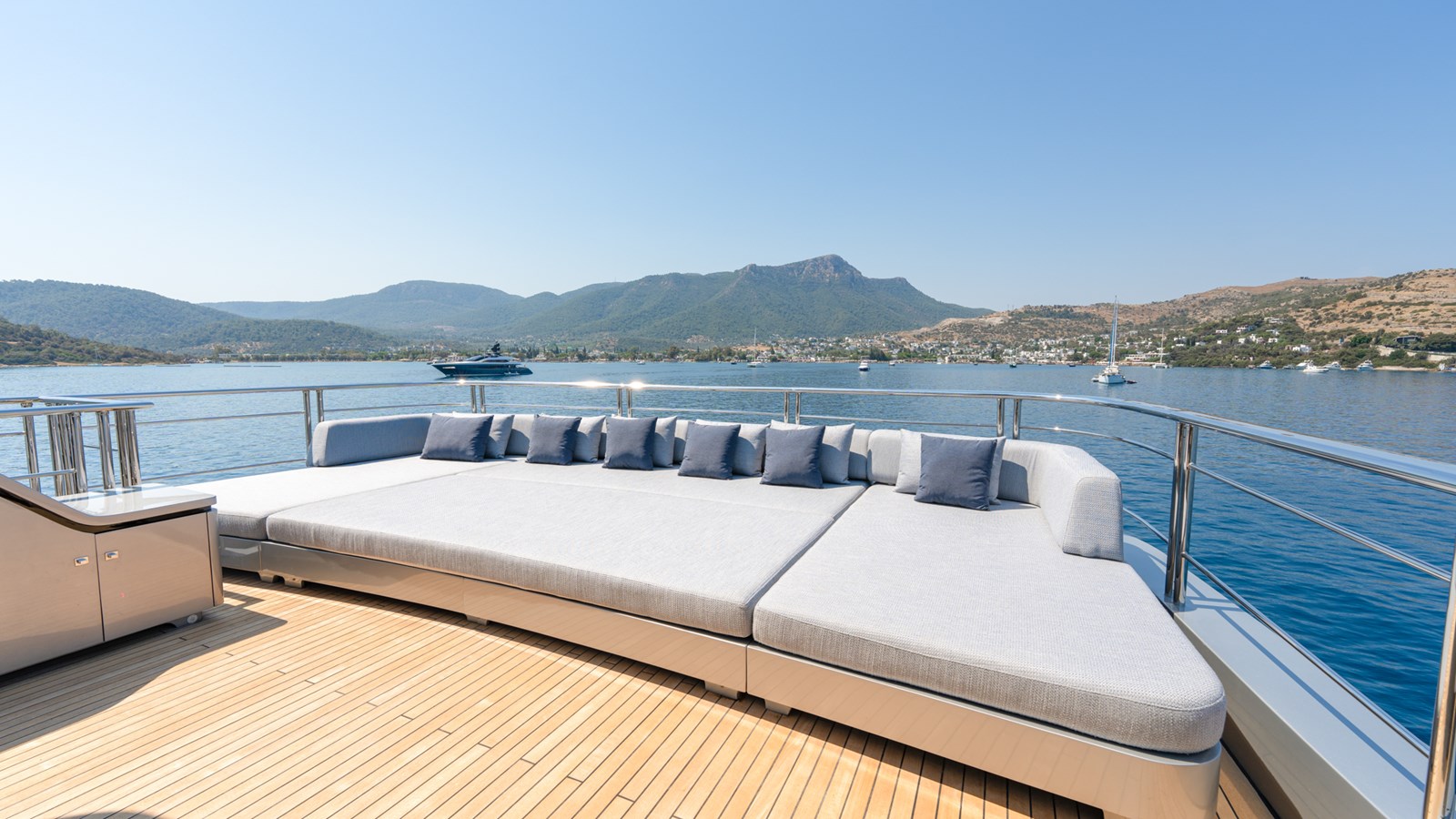 Due Mani Interiors | About Us